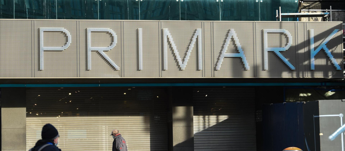 Entrada de una tienda de Primark