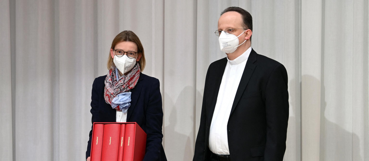 The head of office of the Archdiocese Stephanie Herrmann and to Christoph Klingan, Vicar General of the Archdiocese of Munich and Freising, hold the report on child sex abuse in the Archdiocese of Munich-Freising after it was presented by law firm Westpfahl Spilker Wastl (WSW) during a press conference on January 20, 2022 in Munich. - Former pope Benedict XVI failed to stop four clergymen accused of child sex abuse in the Catholic Church in Munich, the law firm that carried out the key probe said. The ex-pontiff, who was the archbishop of Munich and Freising from 1977 to 1982, has "strictly" denied any responsibility, said lawyer Martin Pusch of Westpfahl Spilker Wastl which was tasked by the church to carry out the probe. (Photo by Sven Hoppe / POOL / AFP)