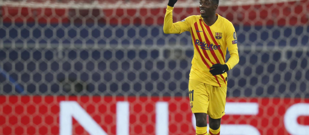 Dembélé durante un partido con el Barcelona