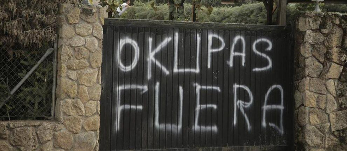 Pintada contra los Okupas en Eurovillas, Madrid