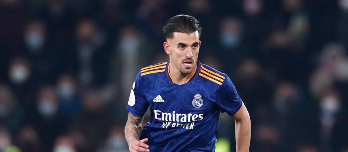 El jugador del Real Madrid, Dani Ceballos, conduce el balón en un partido con el Real Madrid