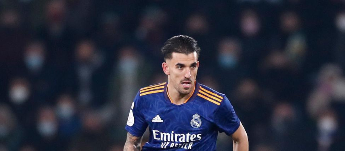 El jugador del Real Madrid, Dani Ceballos, conduce el balón en un partido con el Real Madrid
