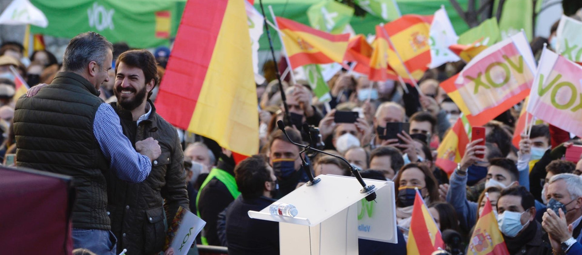 El secretario general de Vox, Javier Ortega Smith y el candidato a la Presidencia de la Junta de Castilla y León, Juan García-Gallardo