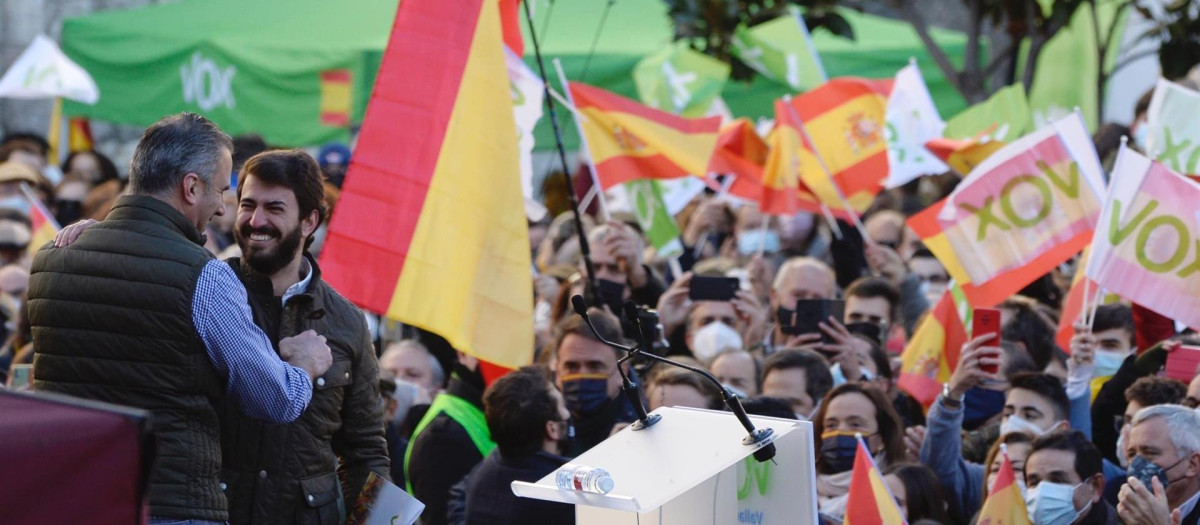 El secretario general de Vox, Javier Ortega Smith y el candidato a la Presidencia de la Junta de Castilla y León, Juan García-Gallardo