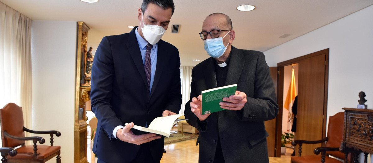 El presidente del Gobierno en su reunión con el cardenal Omella el pasado 24 de enero, tras la que fue publicado el informe sobre los bienes inmatriculados