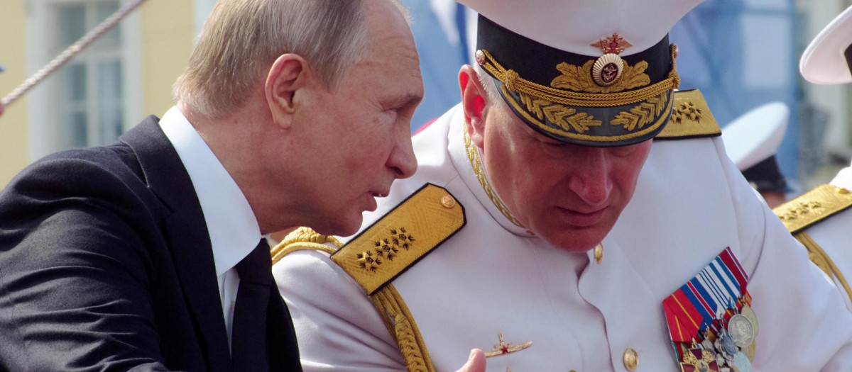 Putin conversa con el comandante en jefe del Ejército ruso, Nikolai Yevmenov