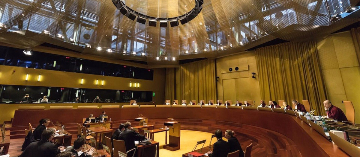 El Tribunal de Justicia de la UE ha considerado que tales multas «establecen una restricción desproporcionada a la libre circulación de capitales»