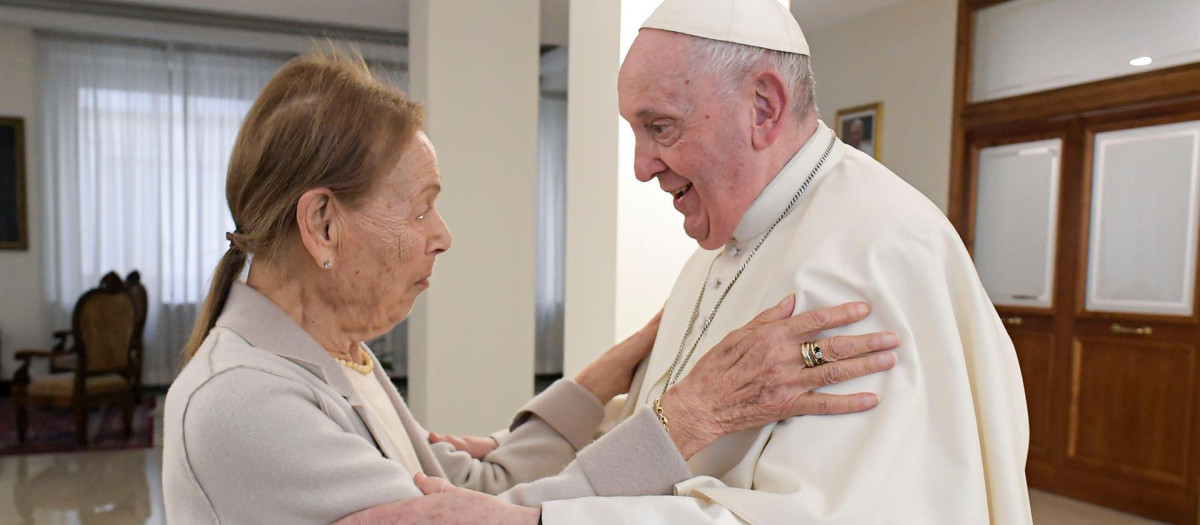 El Papa se reúne con una superviviente del campo de concentración de Auschwitz