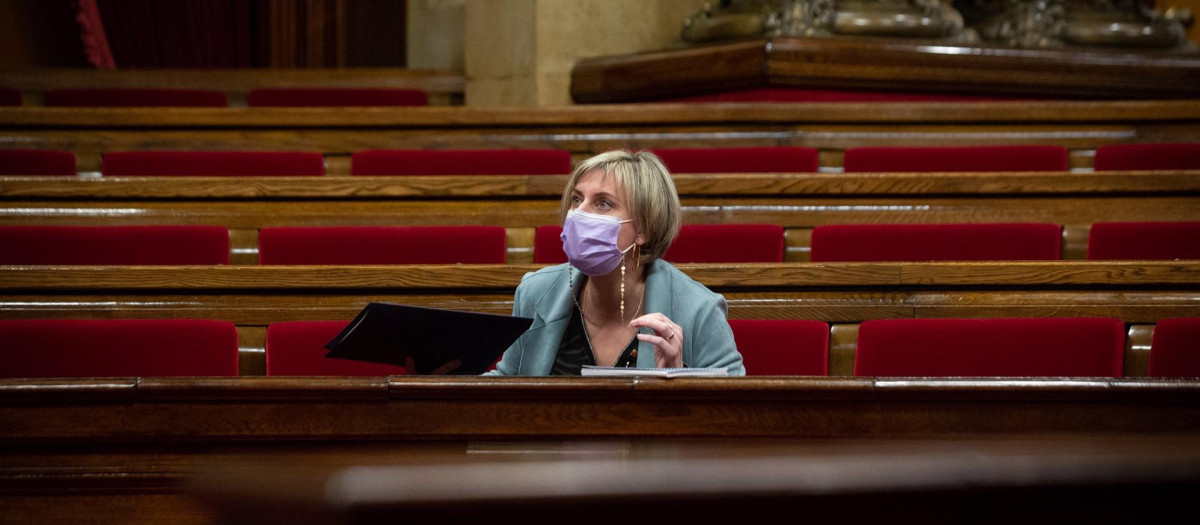 La vicepresidenta primera del Parlament y exconsellera de Salud, Alba Vergés, en la Cámara catalana.