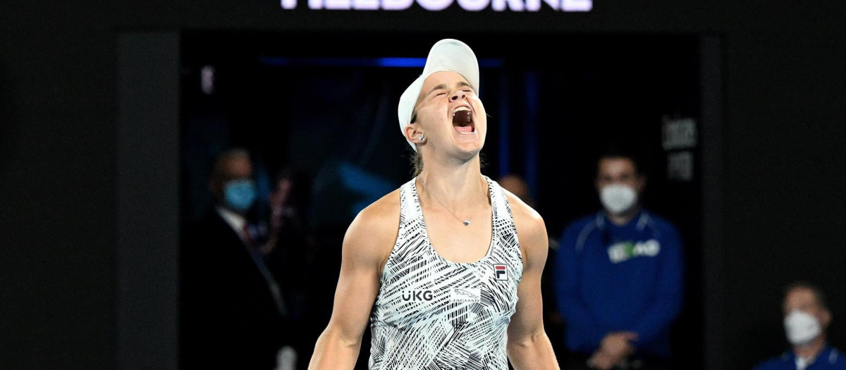 Ashleigh Barty celebra su victoria en el Open de Australia 2022