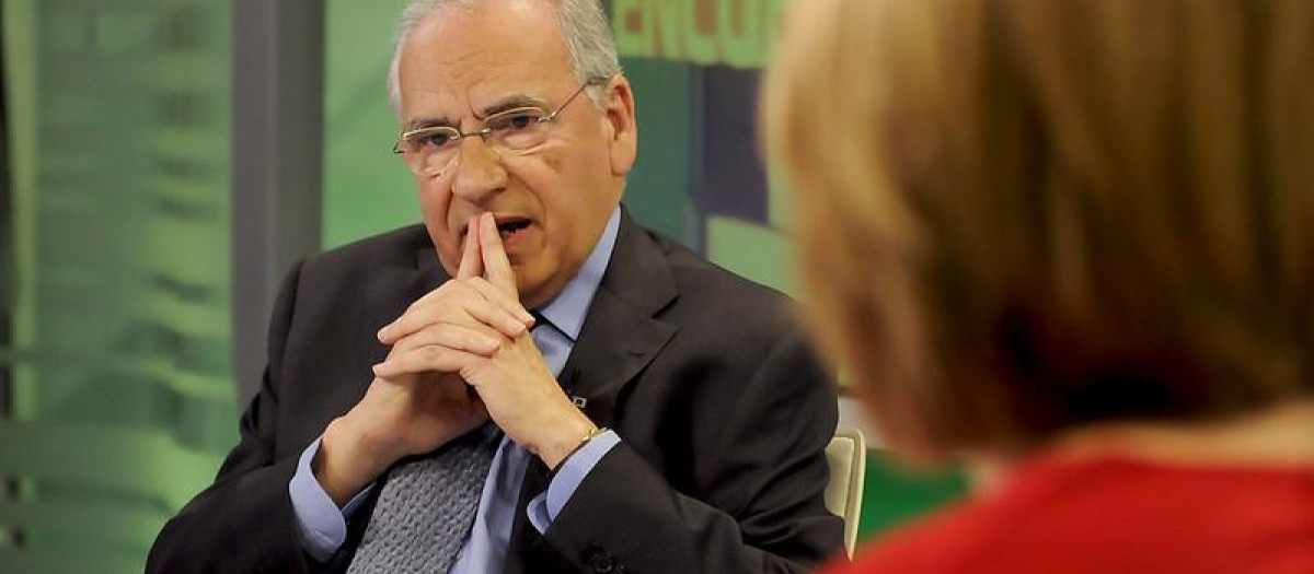 El ex vicepresidente del Gobierno y ex secretario general del PSOE, Alfonso Guerra, en el programa 'Encuentros TV' de Andalucía Televisión