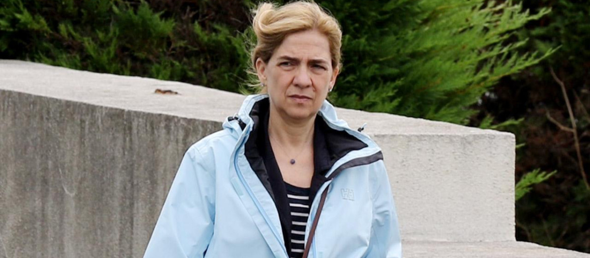 La Infanta Cristina ha sido fotografiada por peimera vez sola en Ginebra, más delgada y triste tras trascender su divorcio con Iñaki Urdangarin