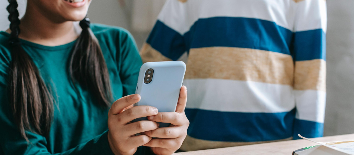 Un uso excesivo de las redes sociales perjudica el desarrollo físico, social y educativo de los jóvenes