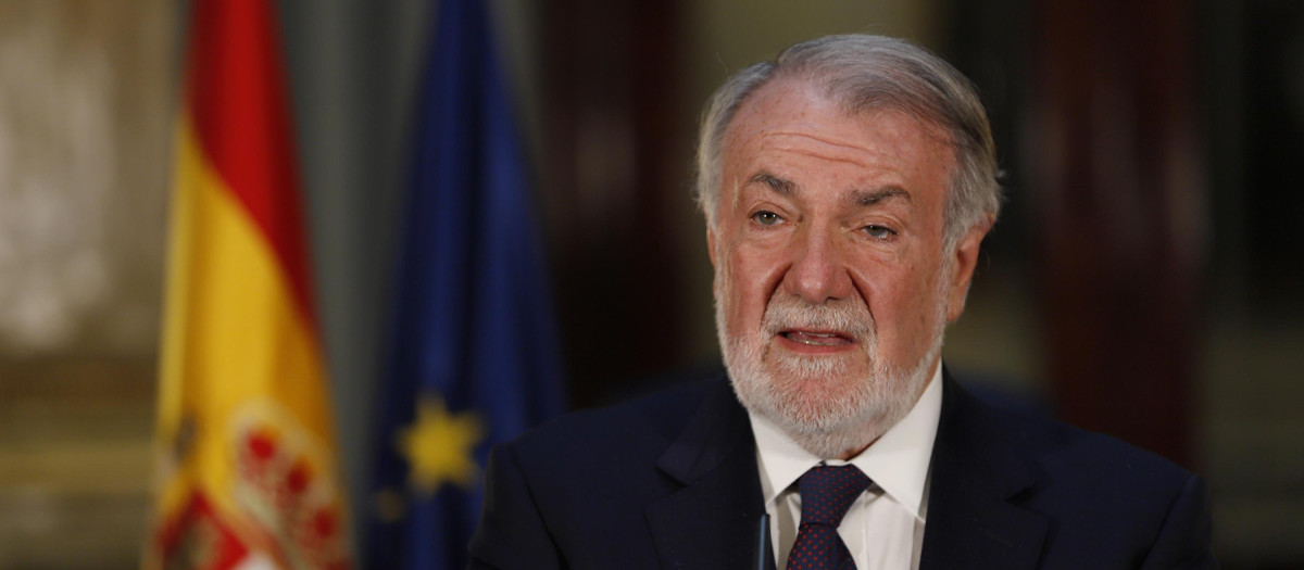 Jaime Mayor Oreja es representante de la Asamblea por la Vida y NEOS y de las demás organizaciones que integran la 'Asamblea de Asociaciones por la Vida, la Dignidad y la Libertad'