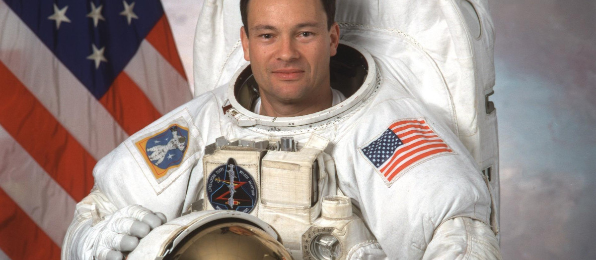 El astronauta Michael López-Alegría, en una imagen oficial de la NASA tomada en 2000