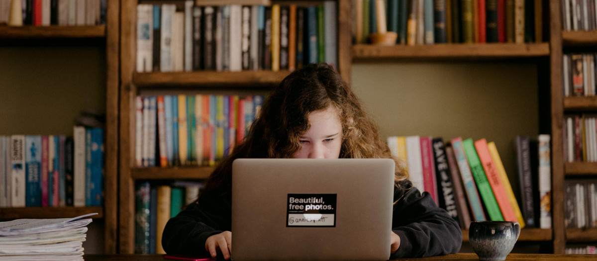 Es recomendable que los jóvenes tengan un lugar y unas horas habituales de estudio