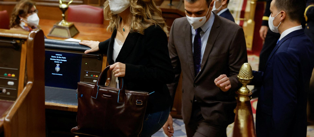 Yolanda Díaz y Pedro Sánchez, el jueves, a su llegada al Congreso de los Diputados