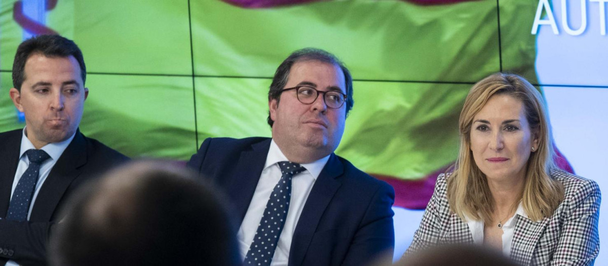 Alberto Casero con Ana Beltrán y Teodoro García Egea