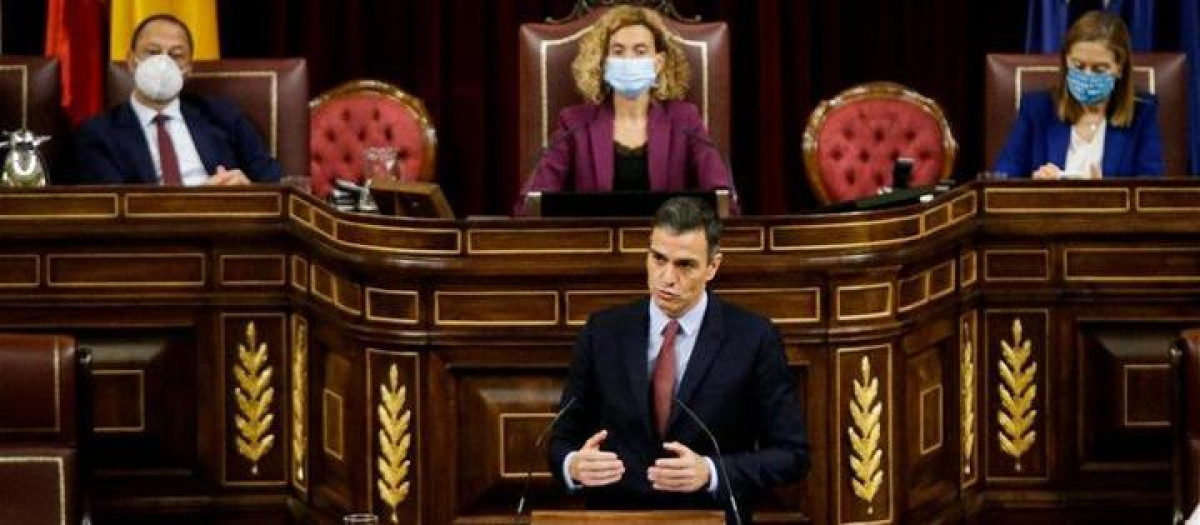El presidente del Gobierno, Pedro Sánchesz y la presidenta de la Mesa, Meritxell Batet, en el Congreso de los Diputados