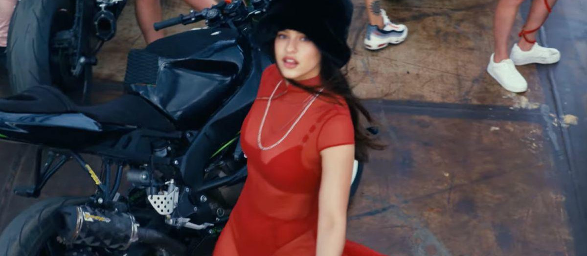 Rosalía en el videoclip de 'Saoko', su nuevo tema