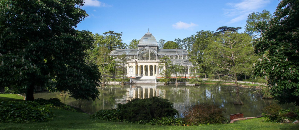 Vista general del Palacio de Cristal en el Parque del Buen Retiro