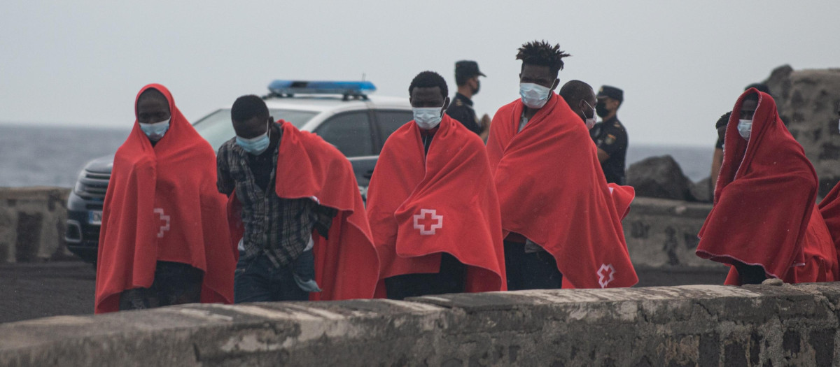 Inmigrantes rescatados por Salvamento Marítimo, en una imagen de archivo