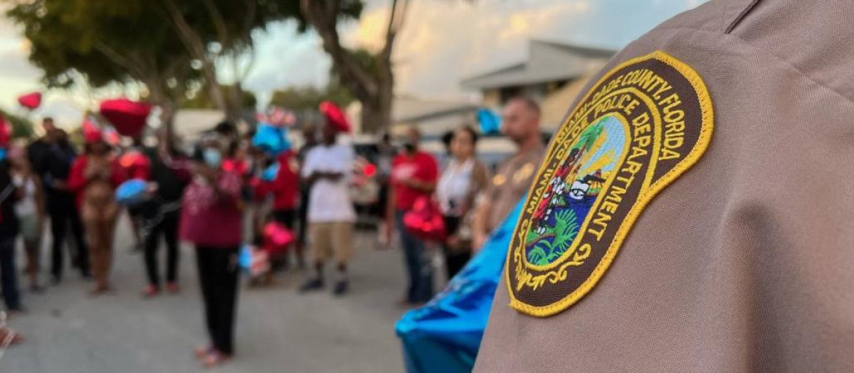 Un agente de la policía de Miami-Dade, en el condado de Florida