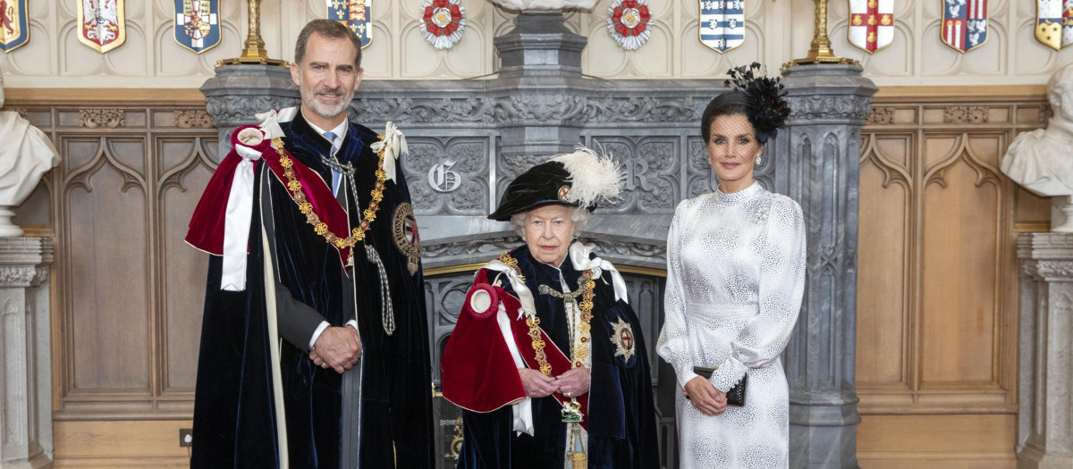 En 2019, la Reina del Reino Unido de la Gran Bretaña e Irlanda del Norte invistió a Felipe VI como Caballero de la Muy Noble Orden de la Jarretera