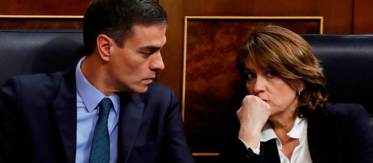 Pedro Sánchez y Dolores Delgado