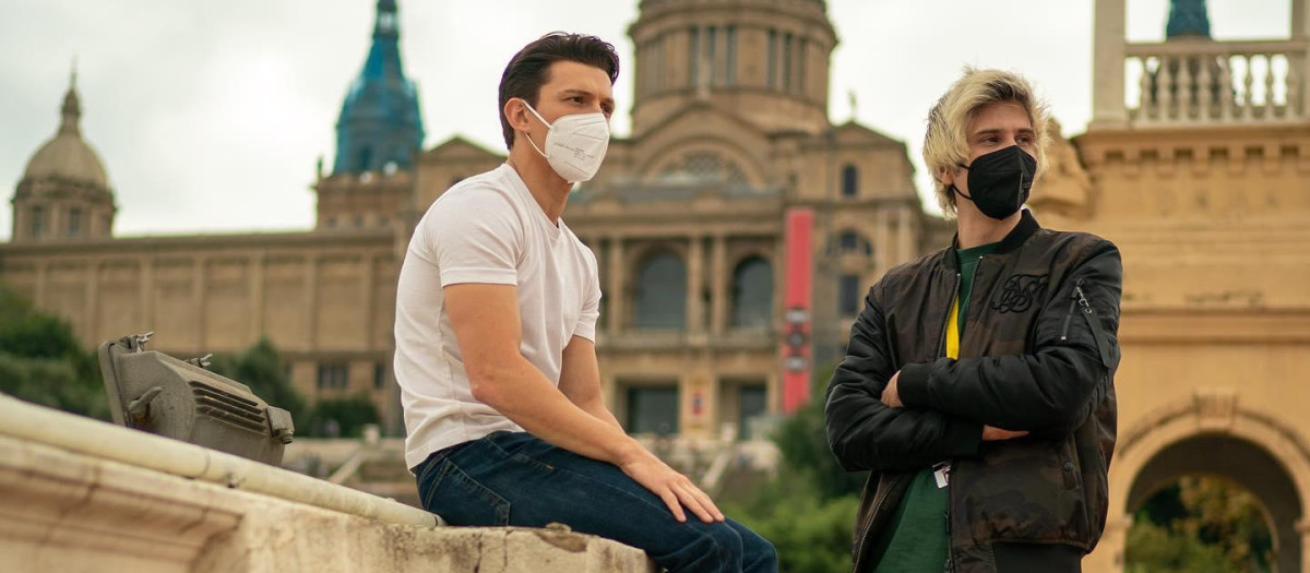 Tom Holland, a la izquierda, ha escrito una carta al streamer El Rubius, que aparece a la derecha de la imagen
