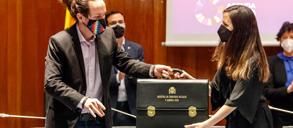Pablo Iglesias entrega a Ione Belarra la cartera del Ministerio de Asuntos Sociales y Agenda 2030