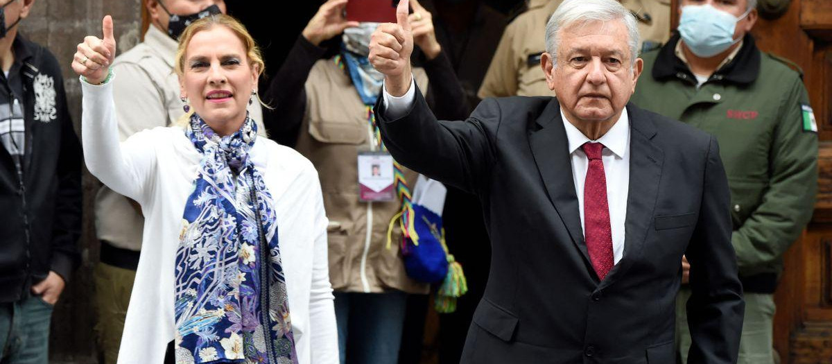 Lopez obrador y su mujer