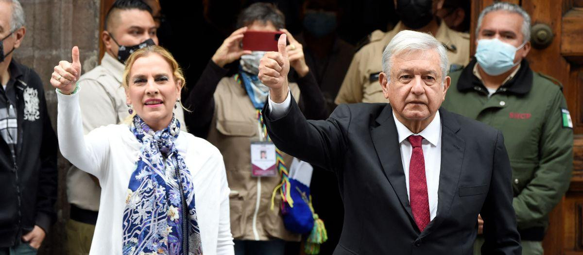 Lopez obrador y su mujer