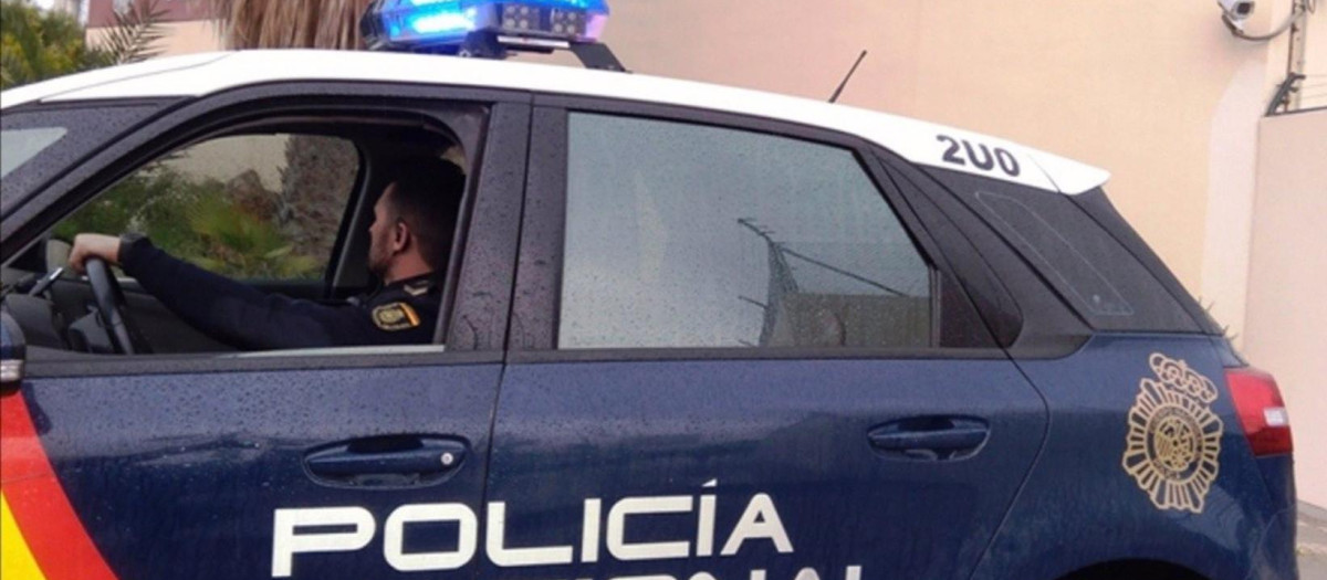 Los dos detenidos por la Policía en Melilla compartían vídeos de DAESH para adoctrinar a jóvenes de la ciudad autónoma.

Los dos detenidos en Melilla han pasado este viernes a disposición de la Audiencia Nacional acusados de los delitos de enaltecimiento y adoctrinamiento terrorista, ya que compartían en redes sociales vídeos de exaltación de DAESH con el fin de captar a jóvenes de la ciudad autónoma.

POLITICA ESPAÑA EUROPA ANDALUCÍA SOCIEDAD
POLICÍA