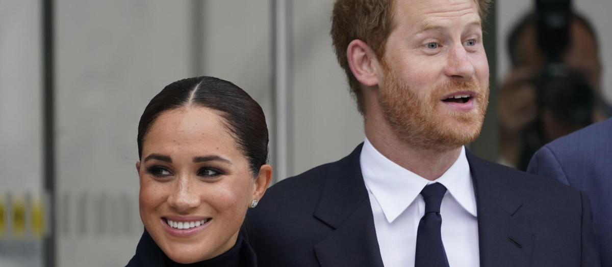 El príncipe Harry y Meghan visitan el monumento que conmemora a las víctimas del 11 de septiembre en Manhattan, Nueva York