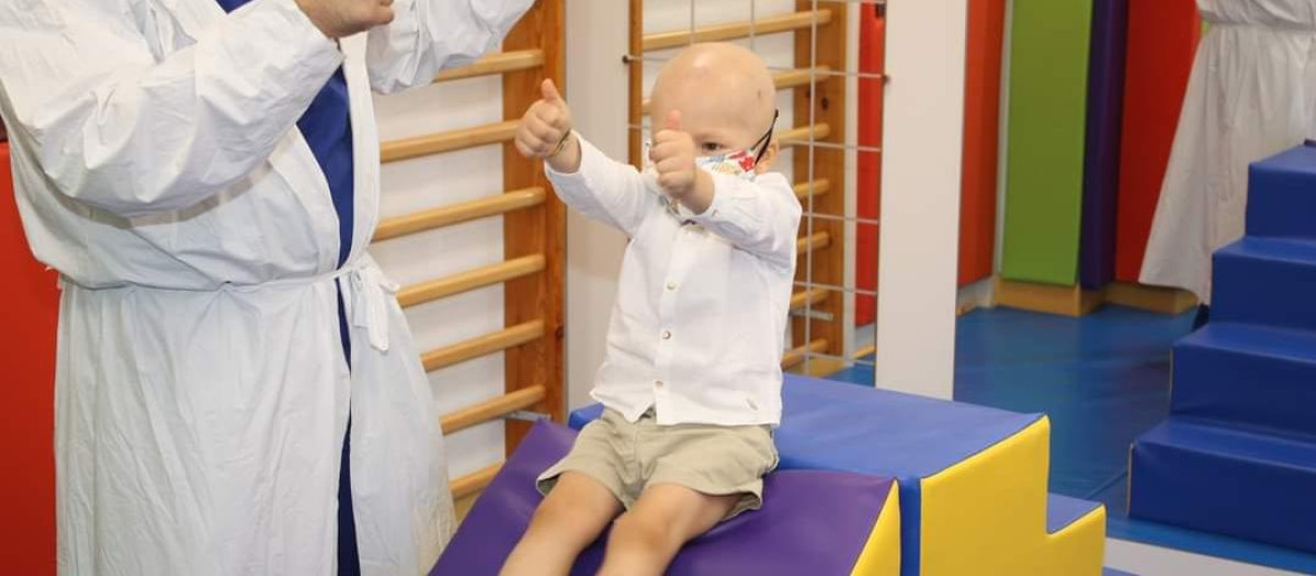 Paciente con cáncer de la Asociación Infantil Oncológica de Madrid