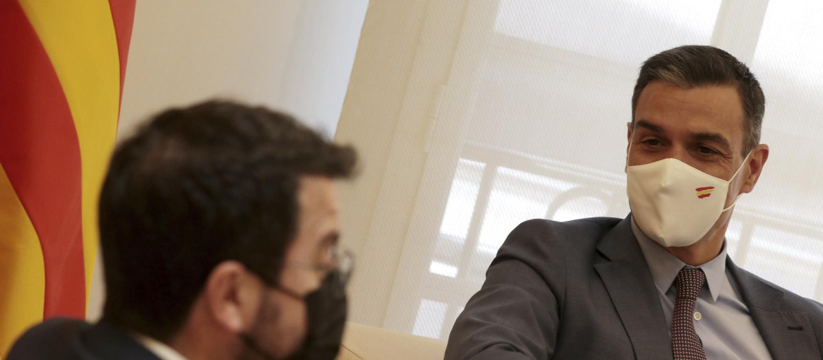 El presidente de la Generalitat de Cataluña, Pere Aragonès, y el presidente del Gobierno, Pedro Sánchez