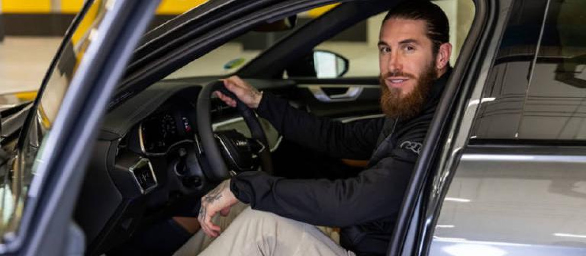 Sergio Ramos presume de tener una flota de coches muy variada