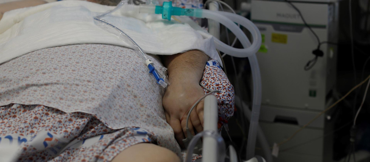 Un paciente de coronavirus, ingresado en un hospital.