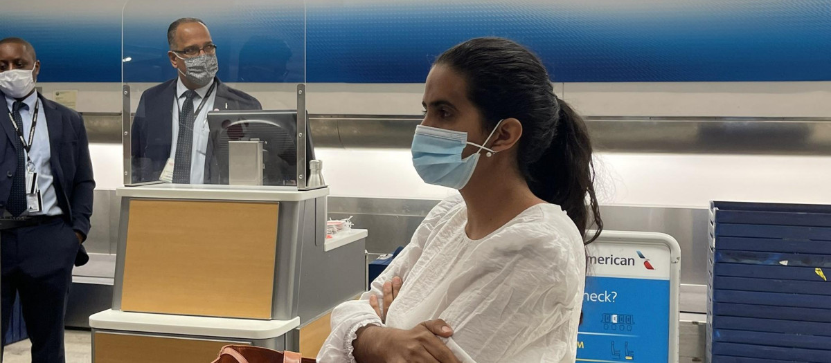 Momentos en que la opositora cubana Anamely Ramos González intentó viajar a La Habana