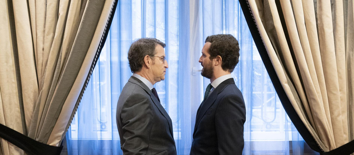 Casado y Feijóo frente a frente en una imagen de archivo