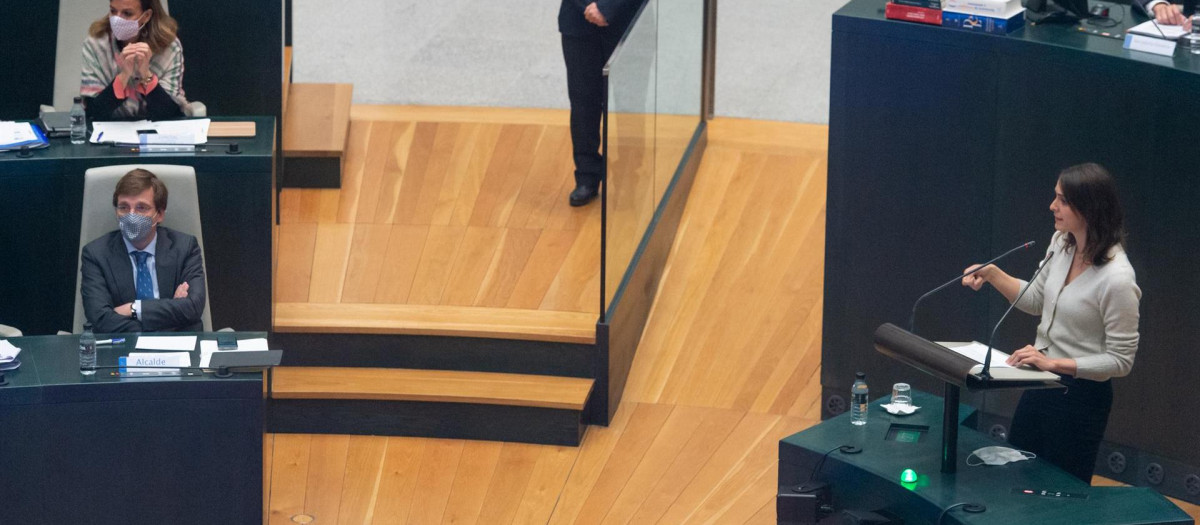 La portavoz de Más Madrid en el Ayuntamiento, Rita Maestre, interviene en una sesión ordinaria del pleno municipal, en el Palacio de Cibeles