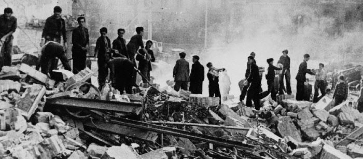 Una calle de Barcelona, durante la Guerra Civil, en 1938