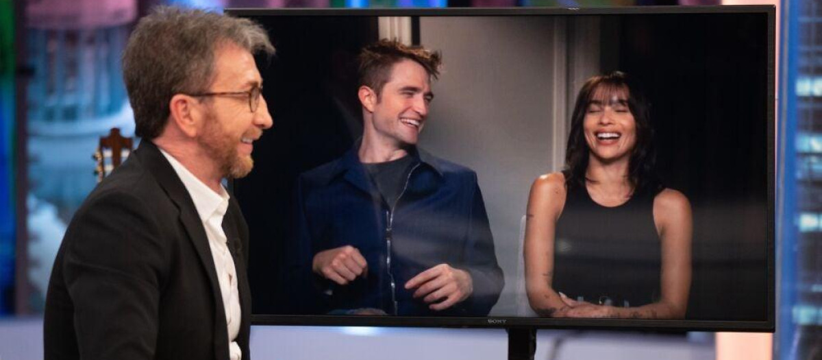 Pablo Motos, Robert Pattinson y Zoë Kravitz, en El Hormiguero
