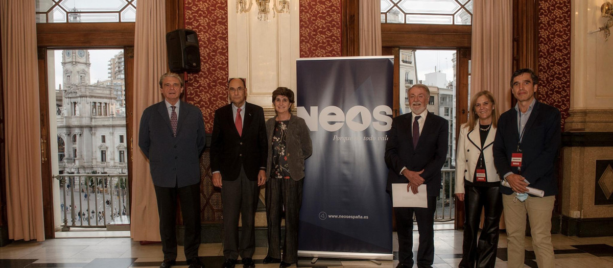 De izquierda a derecha, Íñigo Gómez Pineda, Alejo Vidal-Quadras, María San-Gil, Jaime Mayor Oreja, Ana del Pino y Raúl Respaldiza