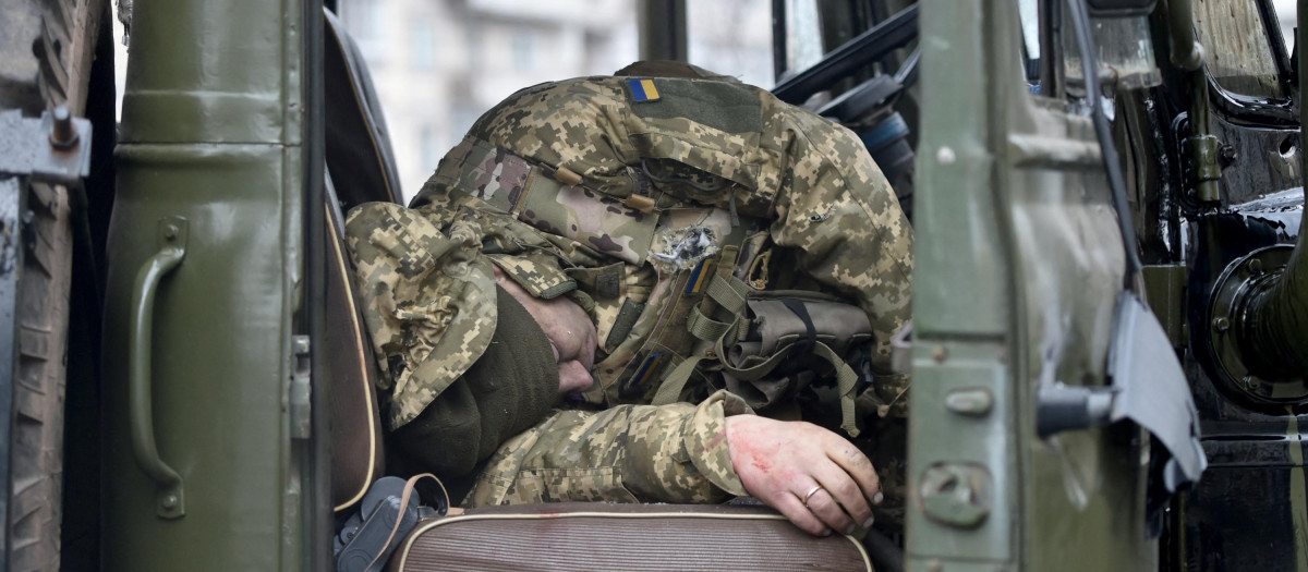 Militar ruso disfrazado de ucraniano