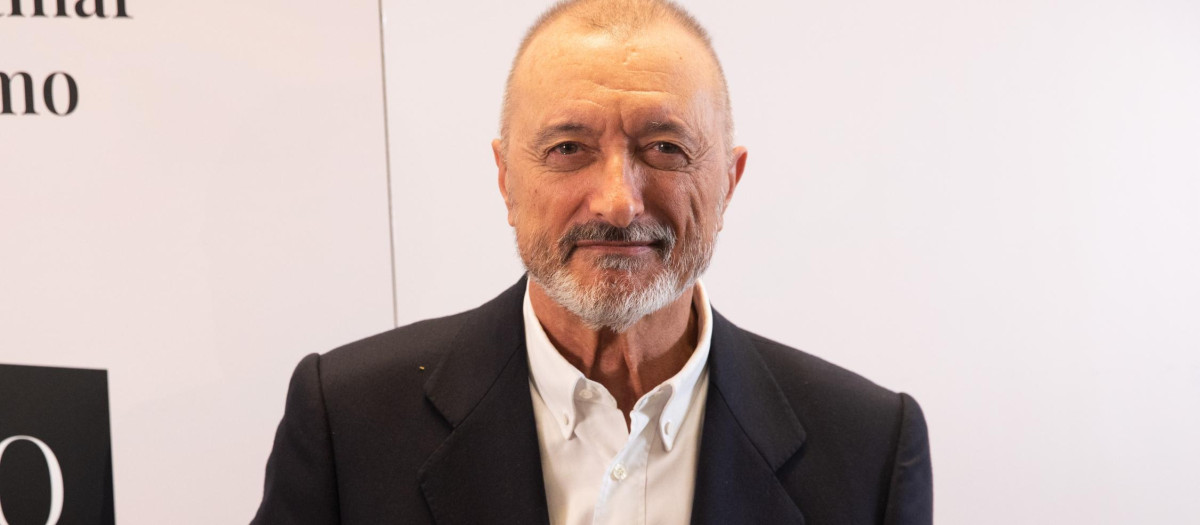 El escritor Arturo Pérez Reverte