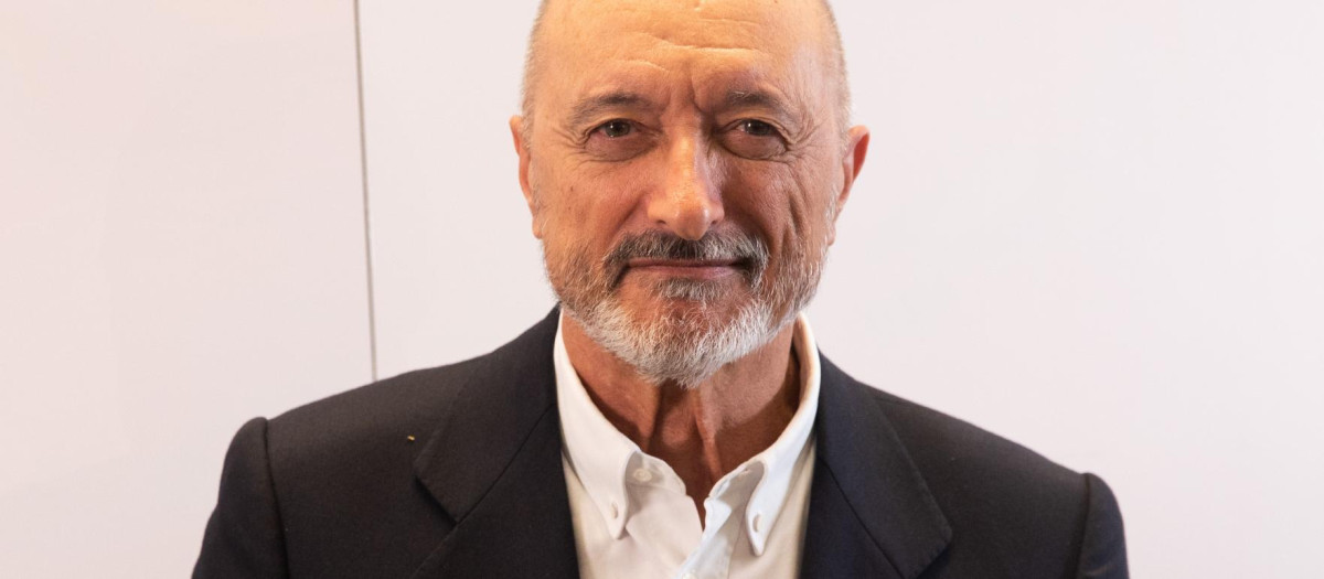 El escritor Arturo Pérez Reverte