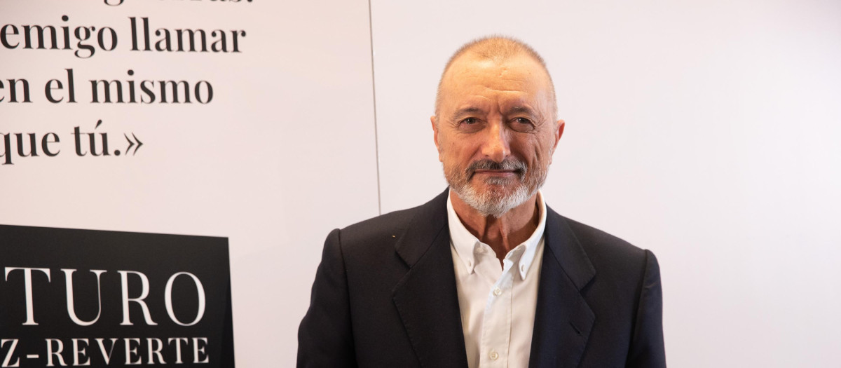 El escritor Arturo Pérez Reverte
