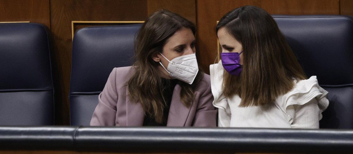 Irene Montero e Ione Belarra este miércoles en sus escaños